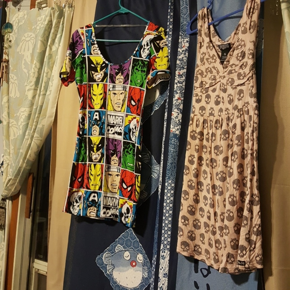 Marvel bodycon L EUC thor hulk wolverine